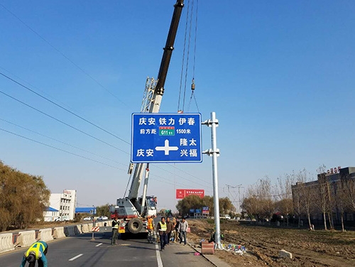 神农架神农架道路护栏网网片该如何进行正确的选购呢？
